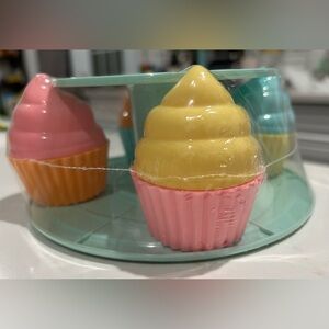 Cupcake play set NWT